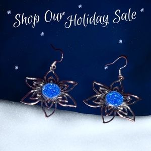 BSK- SNOWFLAKE EARRINGS WITH BLUE CENTER